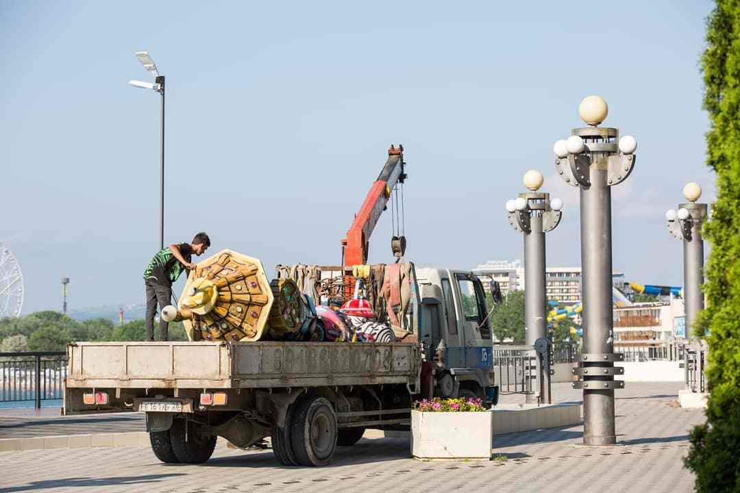 Демонтаж анапы. Фильмы под открытым небом на набережной в Анапе.