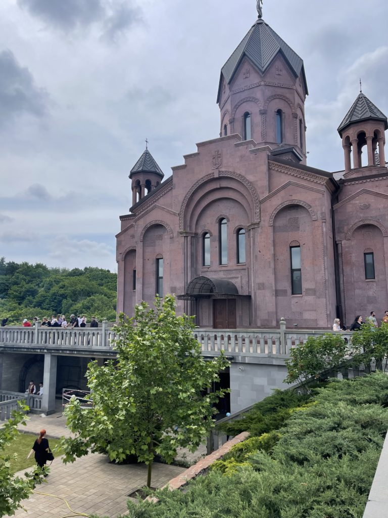 Барев дзес, Анапа!» В селе Гай-Кодзор отметили армянский праздник Хачкар –  Новости Анапы