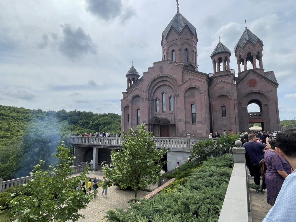 Барев дзес, Анапа!» В селе Гай-Кодзор отметили армянский праздник Хачкар –  Новости Анапы